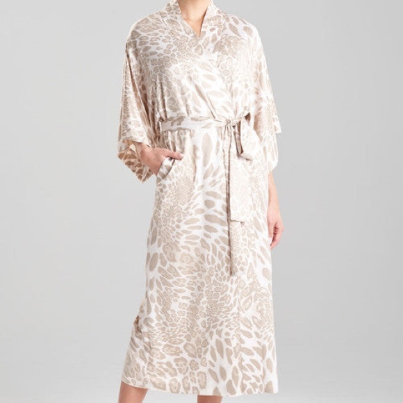 Natori Other - NATORI Luxe Leopard Robe Women Size Small Long Sleeve Pockets $180